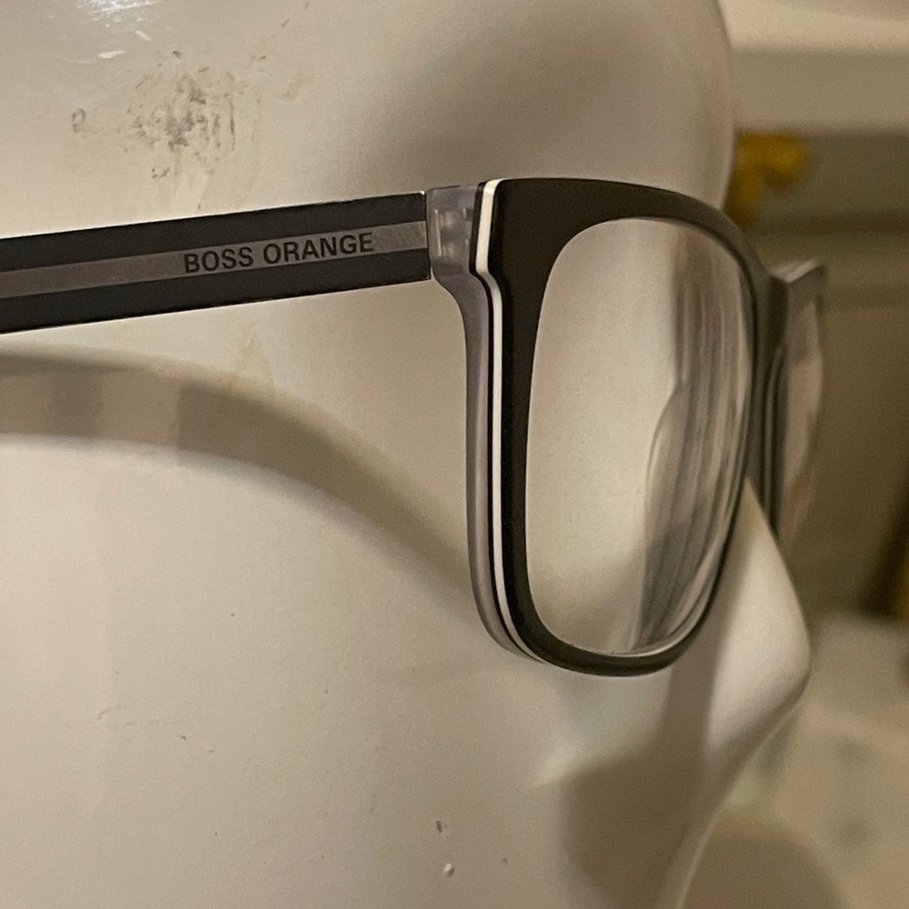 Boss orange eyeglass gray and silver flexible frames.no damage. Good conditions - Picture 8 of 13